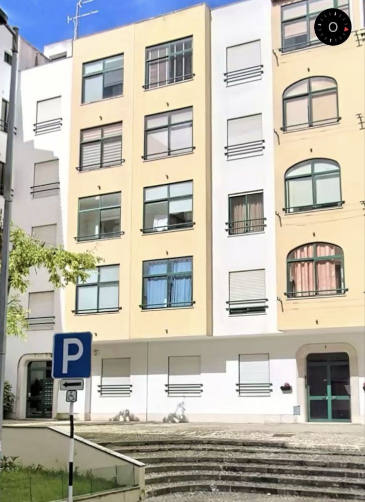 T1 com varanda e Mobiliado