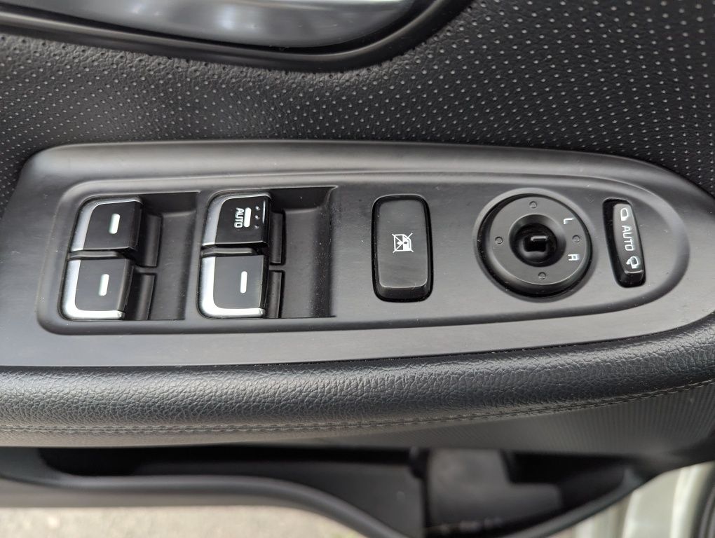 KIA Carens  2015