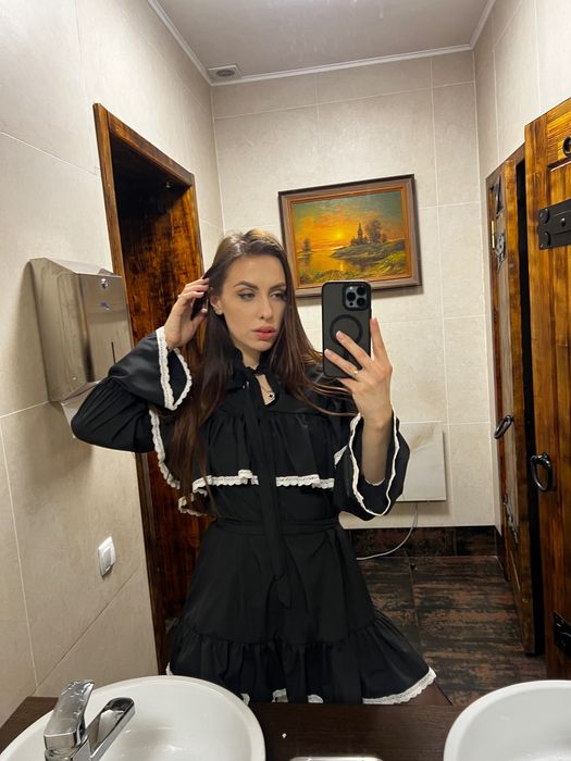 Сукня чорна елегантна