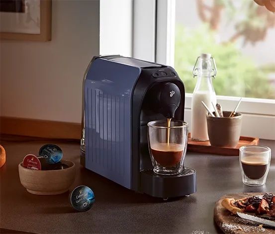 Капсульна кавоварка еспресо Tchibo Cafissimo Easy Red