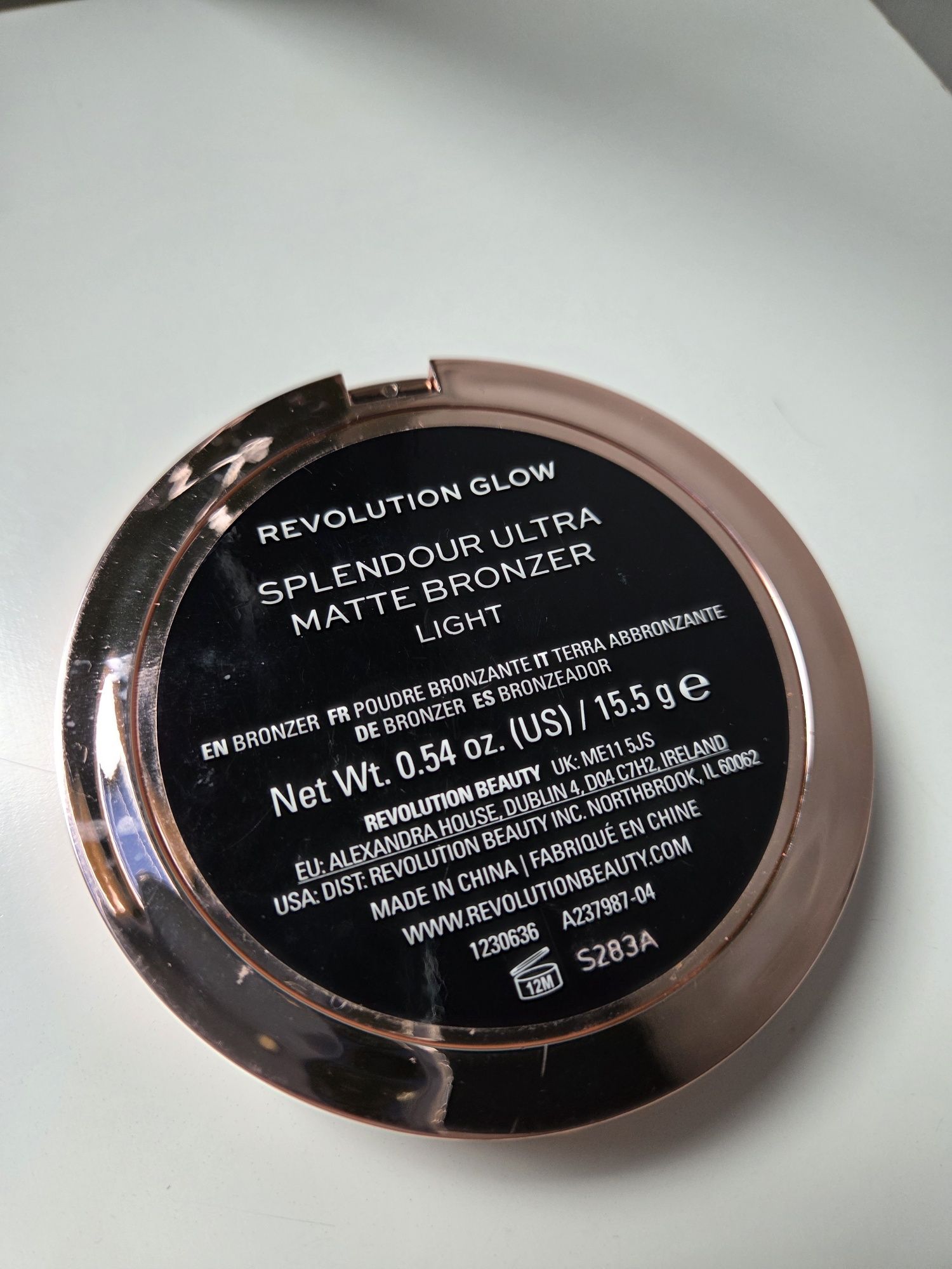 Bronzer Revolution Glow Light + kabuki