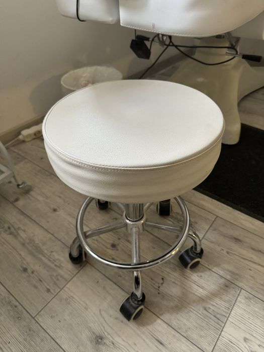 Taboret kosmetyczny, hoker, krzeslo kosmetyczne