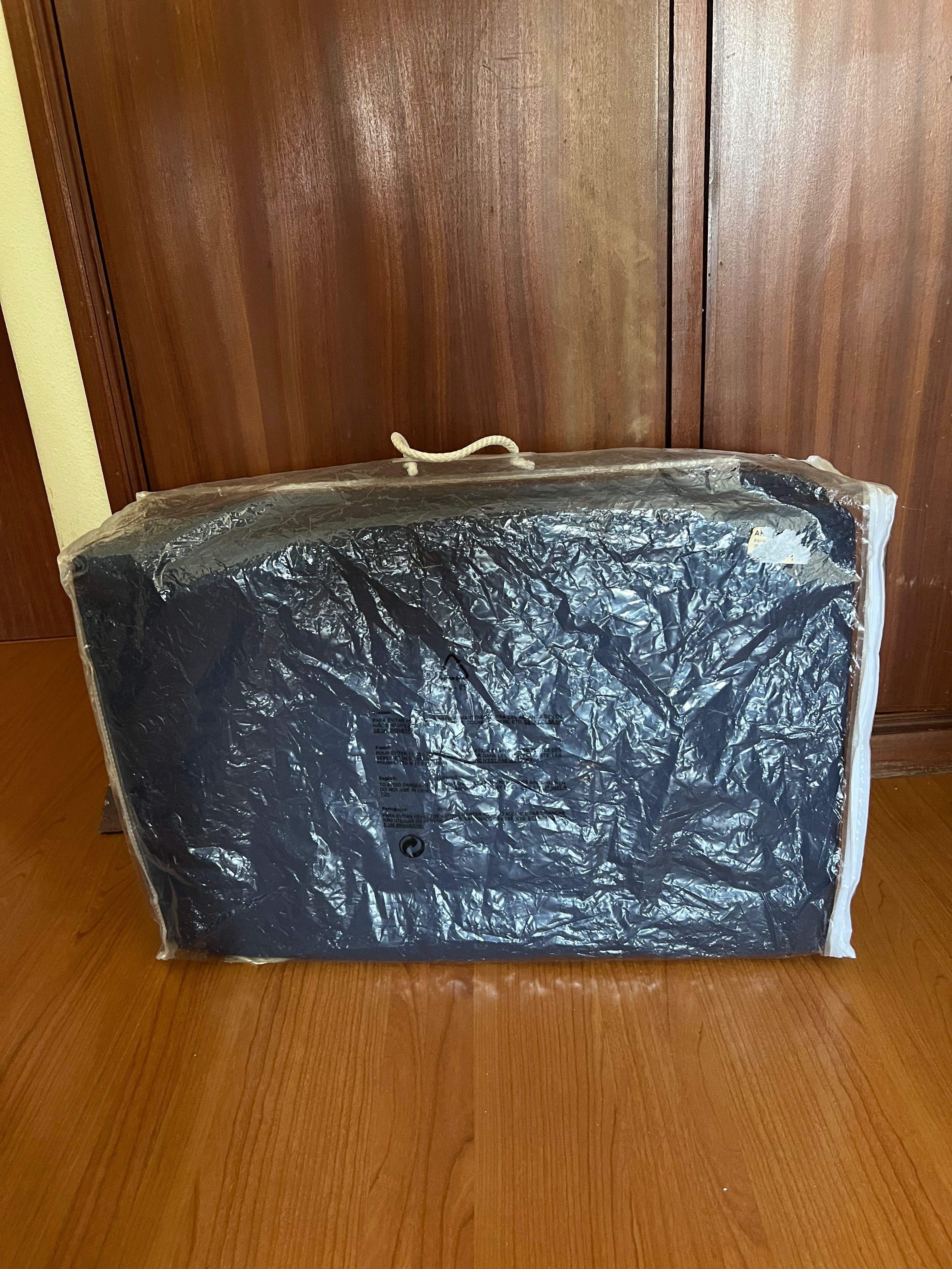 Cama de bebê + colchão para viagem
