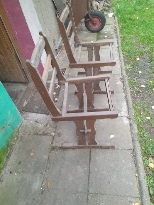 Krzesła z litego drzewa