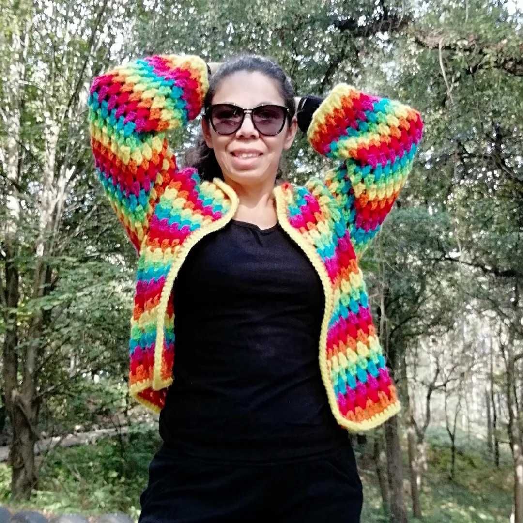 Casaco de crochet feito à mão