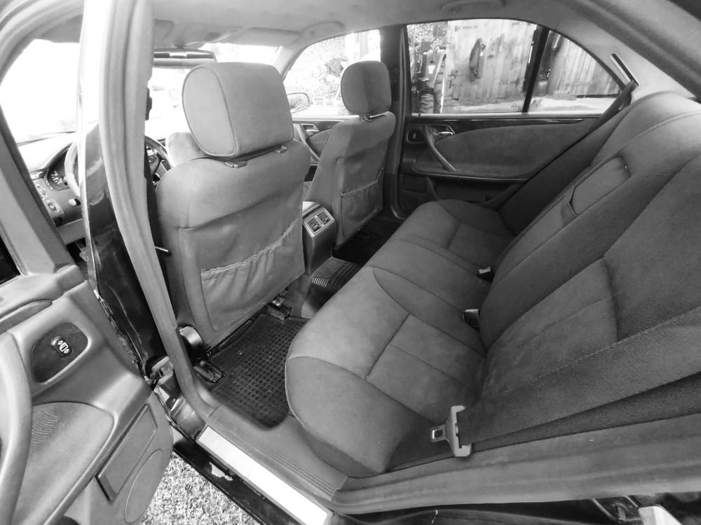В продажі Mercedes-Benz W210