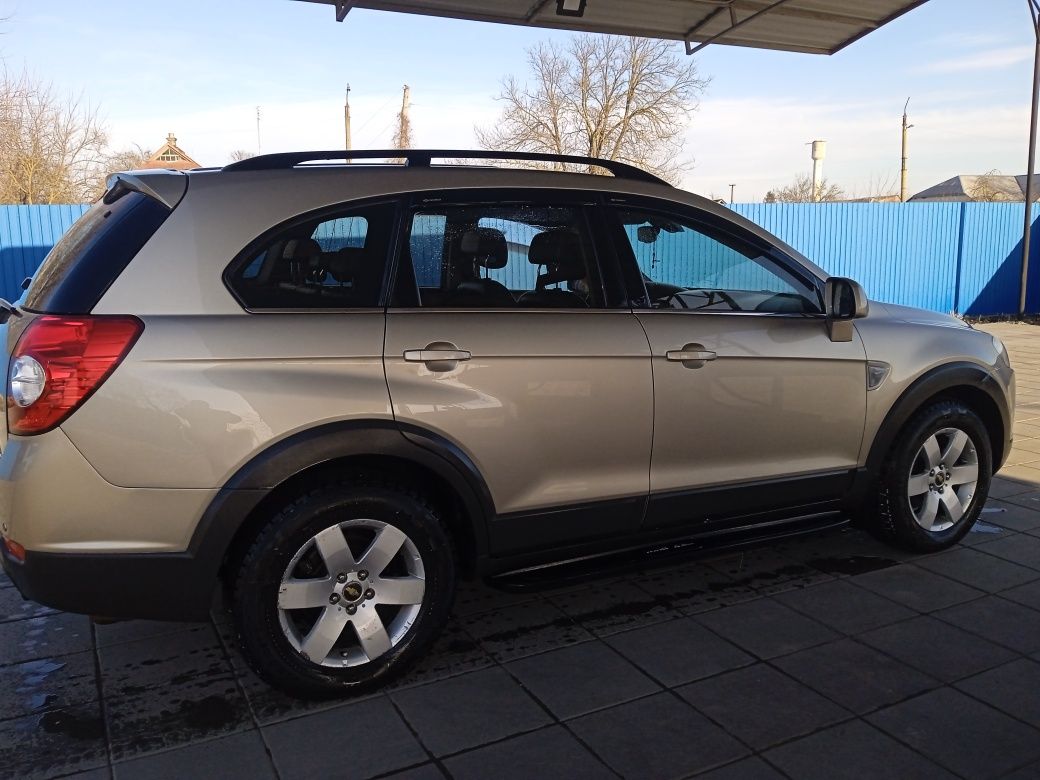 Продам автомобіль chevrolet captiva 2.4