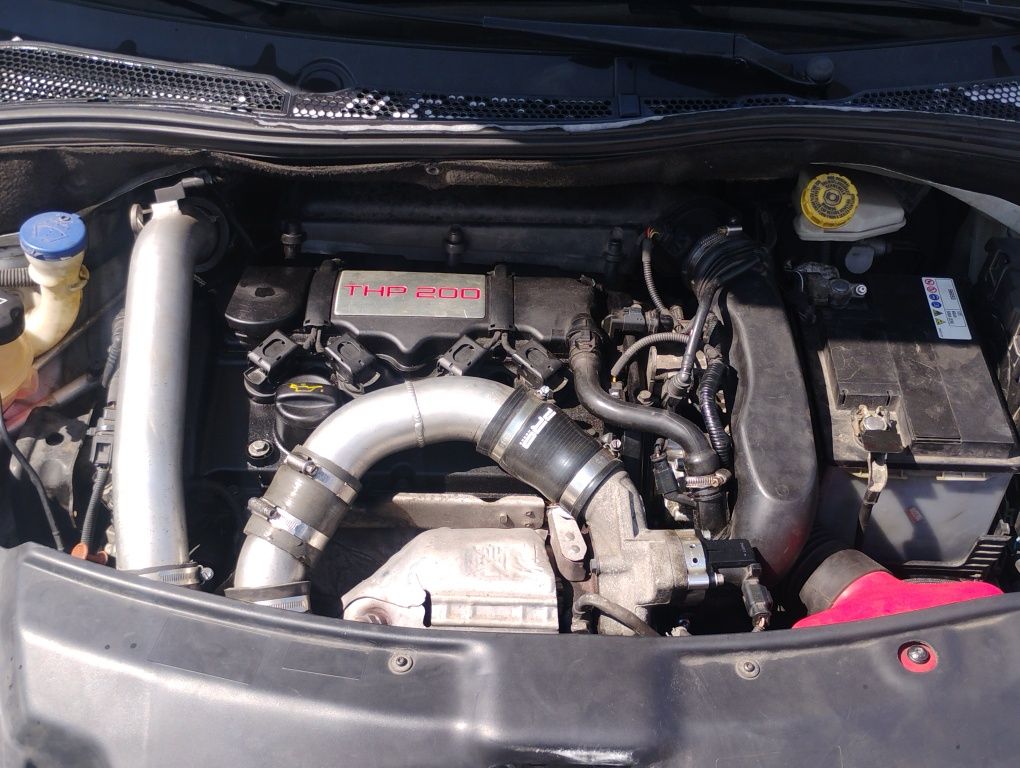 Peugot 208GTI jeżdżący
