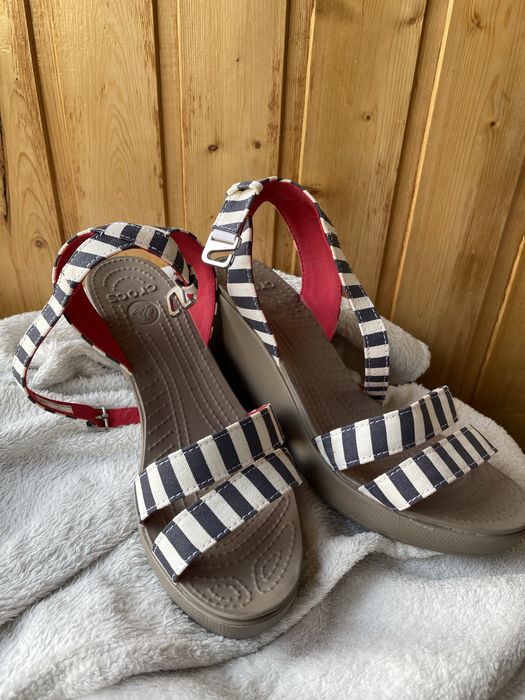 Нові босоніжки Crocs 38 розмір