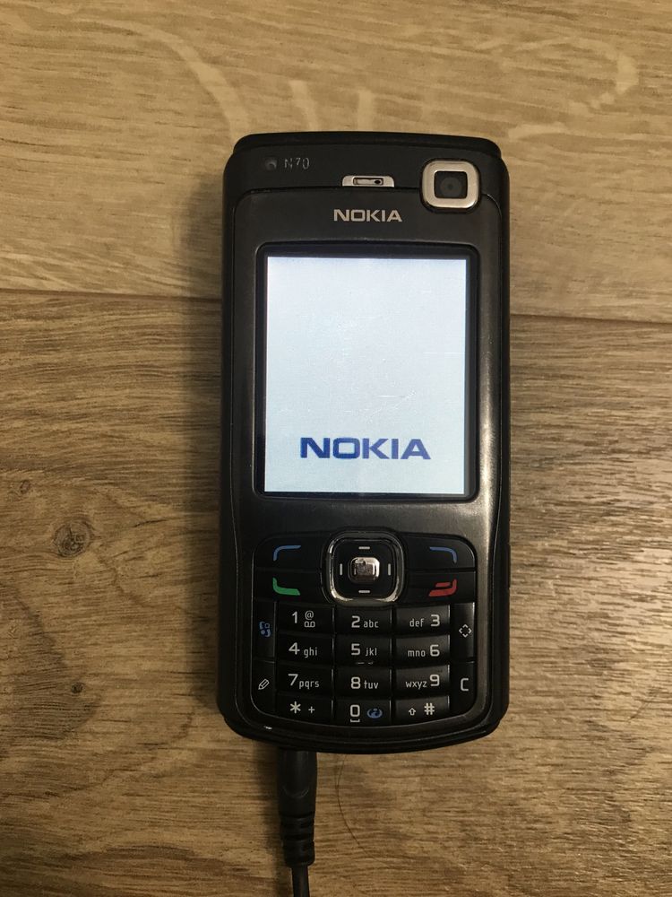 Nokia N70 z ładowarką i wewnętrzną kartą pamięci
