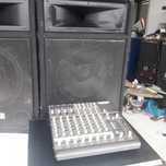 conjunto amplificador+colunas+mesa de mistura
