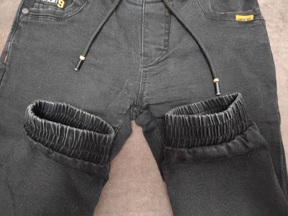 Джинси теплі чорного кольору р.128