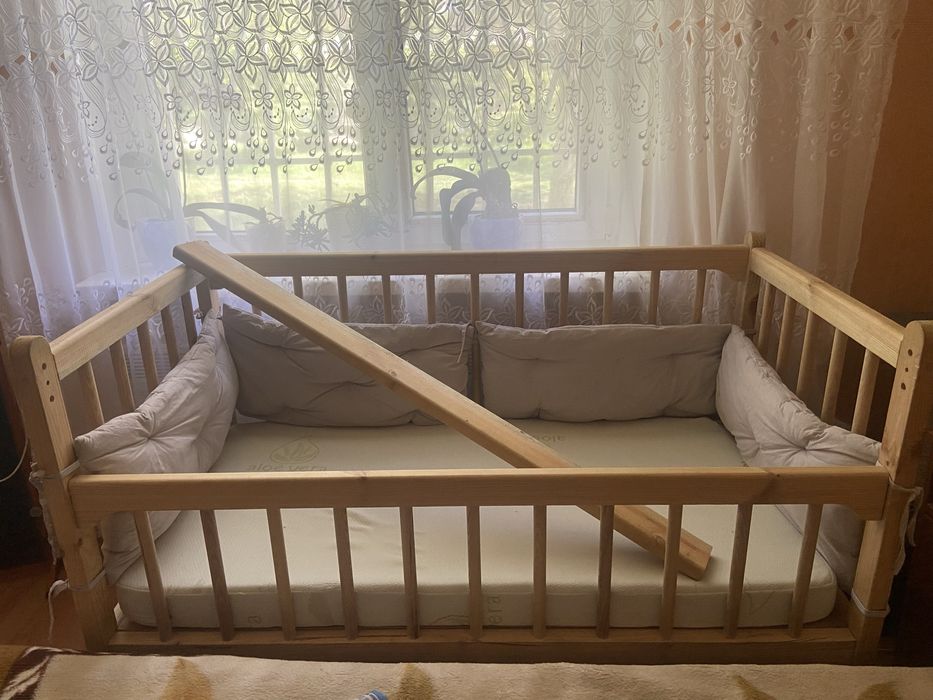Дитяче ліжечко
