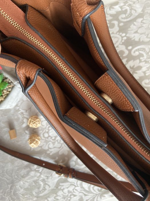 Bolsa castanha marca Stradivarius