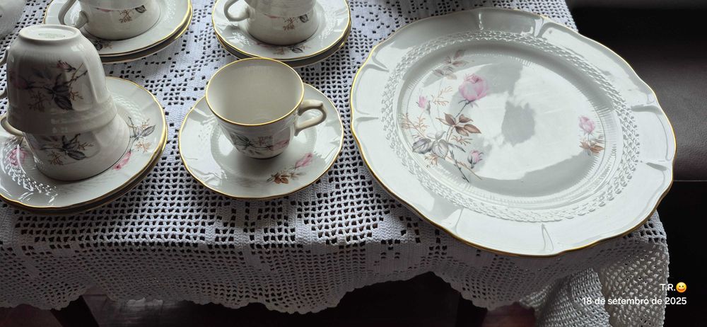 Serviço de Chá com pratos de doce, da Royal  Tognana