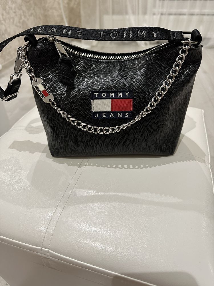 Продам сумку Tommy Hilfiger