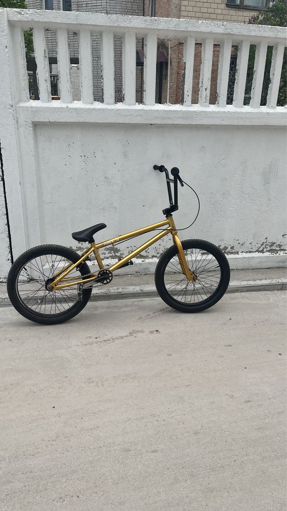 BMX-5 золотым цветом