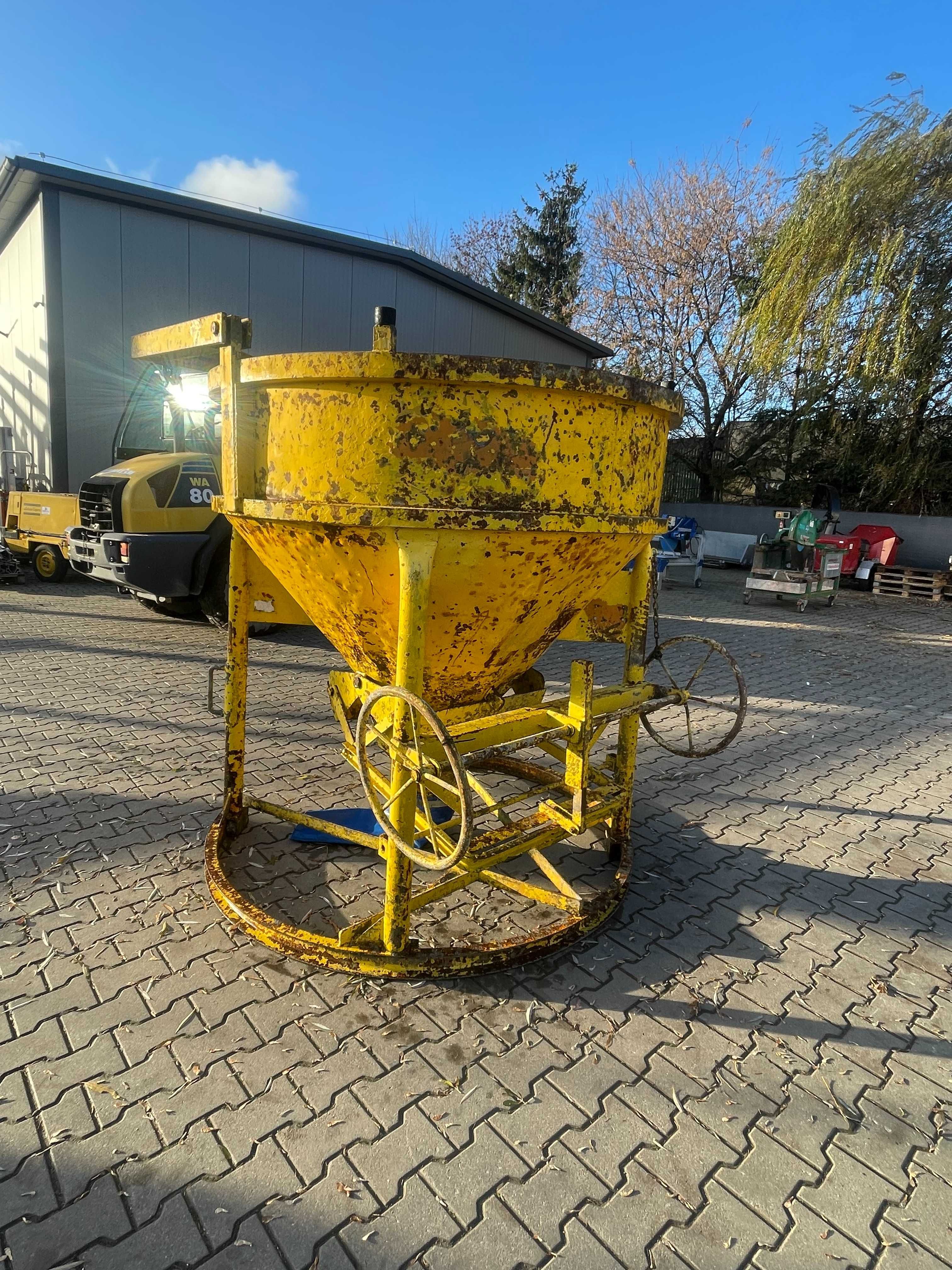 Zbiornik lej do betonu 1200l pod suwnicę/dźwig pojemnik zrzutowy