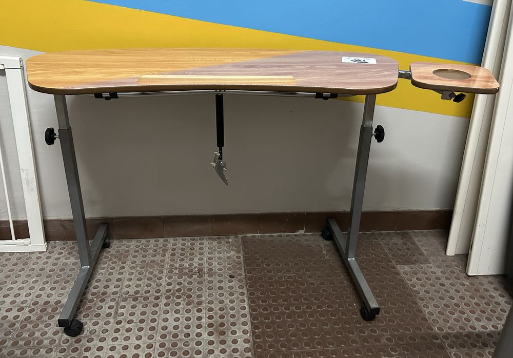 Mesa versatil para pessoa com monilidade condivionada ou para trabalho
