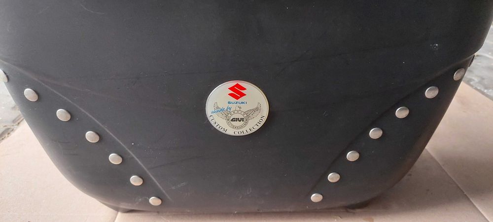 SUZUKI Zestaw Kufrów bocznych z stelażem