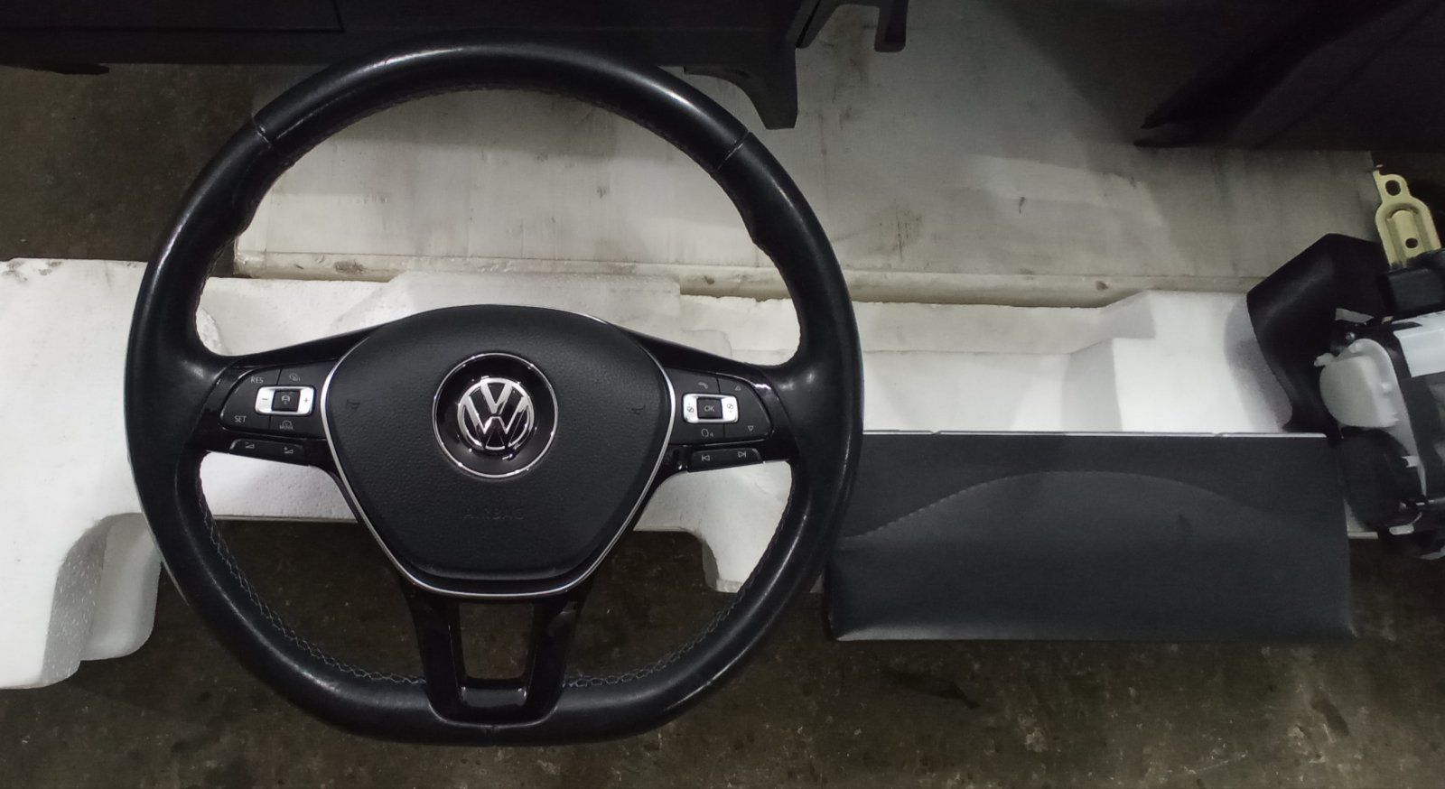 Торпеда торпедо панель приладів Airbag VW e-Golf Golf еГольф Гольф