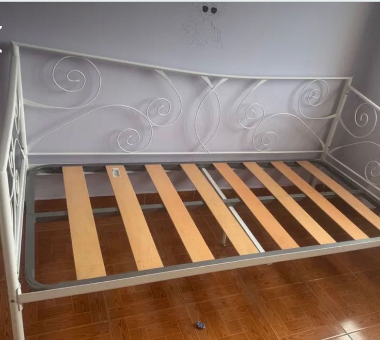Cama c estrado e colchão