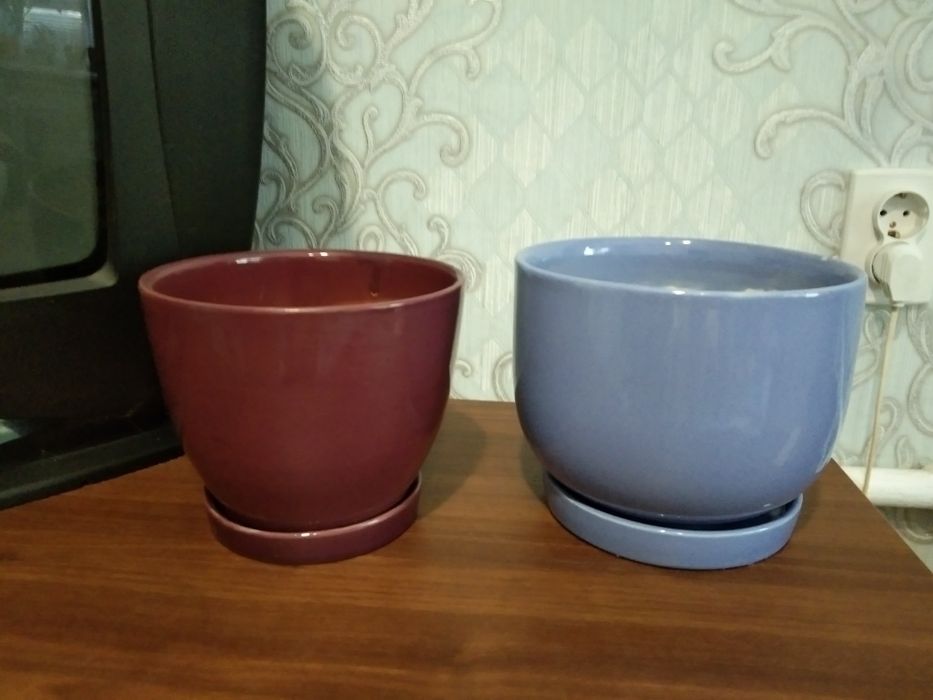 Продам різнокольорові керамічні горщики для квітів