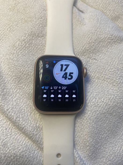 Продам Apple watch series 4 40mm