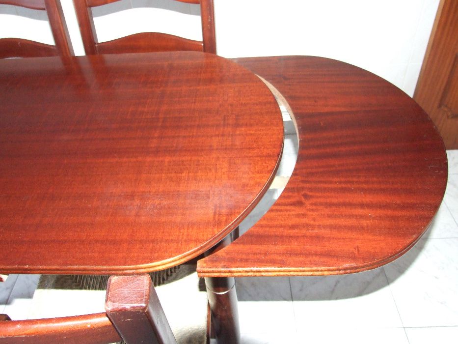 vendo mesa oval em madeira de mogno