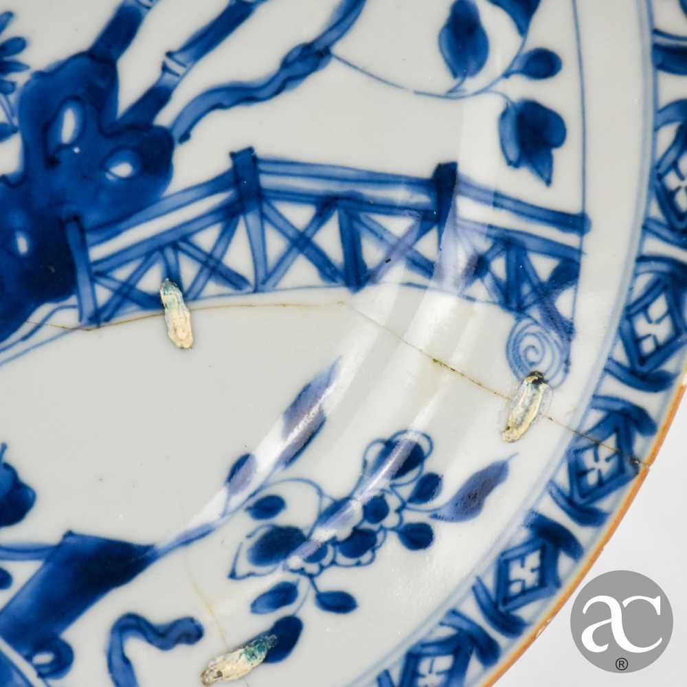 Prato China período Kangxi, séc. XVII / XVIII, com reservas no verso