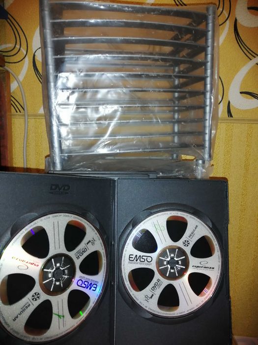 Новые Полки для CD, DVD дисков. 2 шт В Краматрске 100 грн.