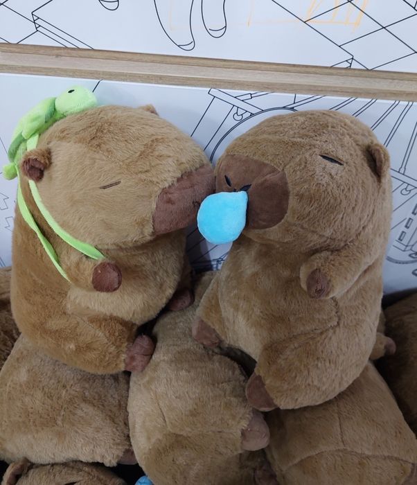 Велика капібара з соплею або з рюкзачком, 30см.