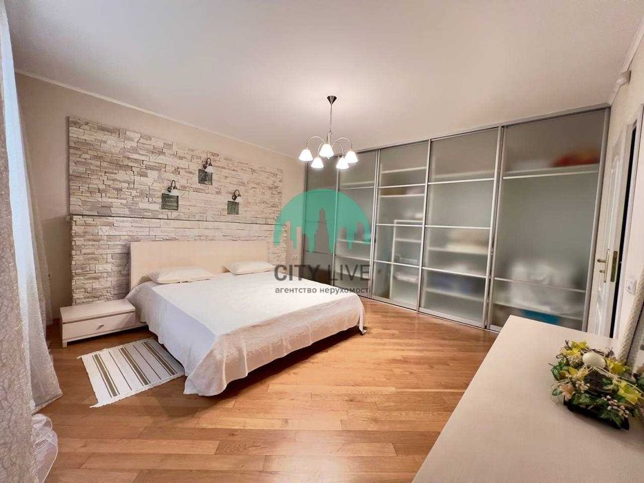 Продаж 3-кім квартири великої площі в Центрі міста (К)