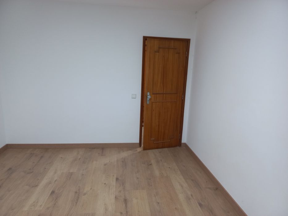 Arrendo andar moradia novo com cozinha mobiliada e equipada