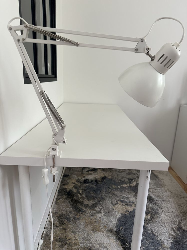 Biurko w zestawie z lampką IKEA