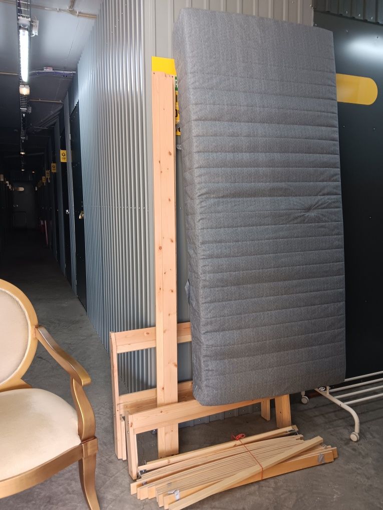 Cama individual com estrado e colchão  novo