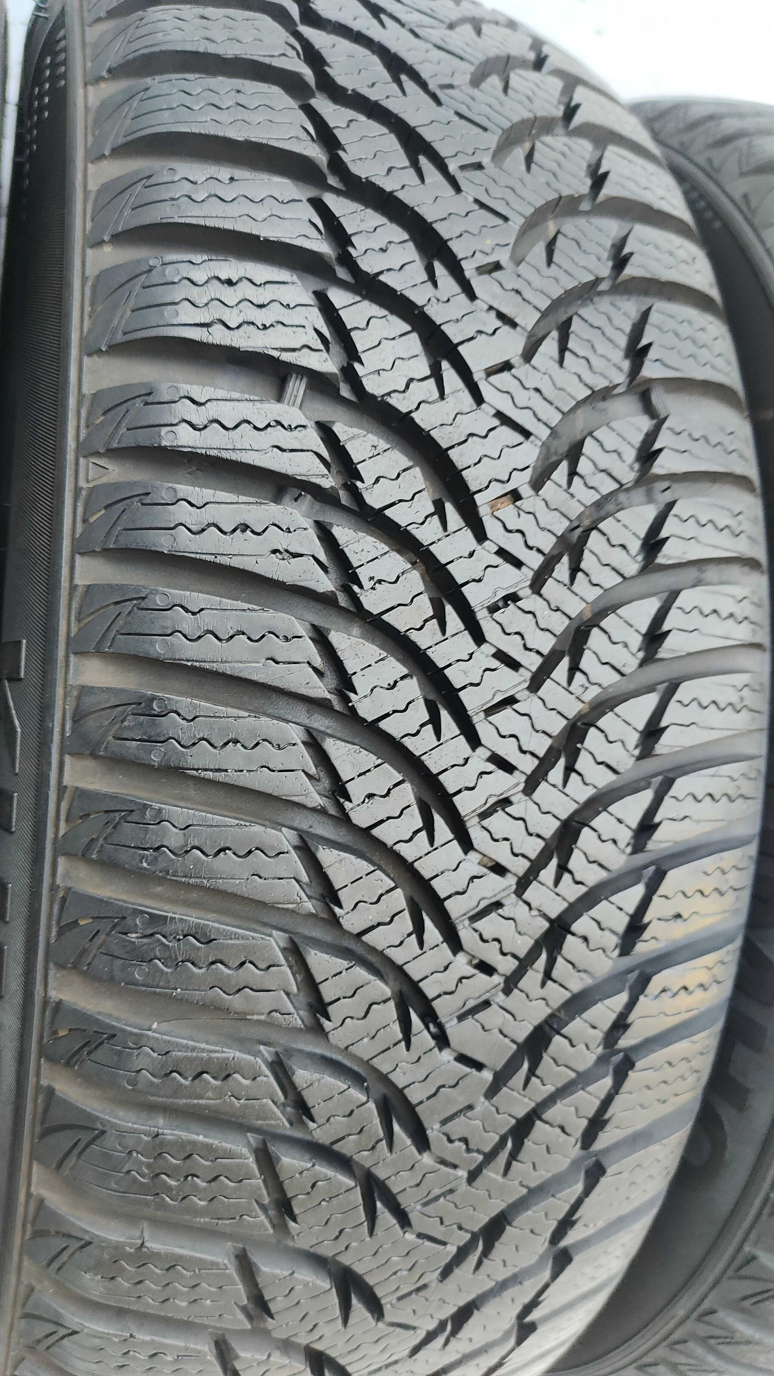 Opony Zimowe 185/55/15 Kumho 4szt 7,5mm MB