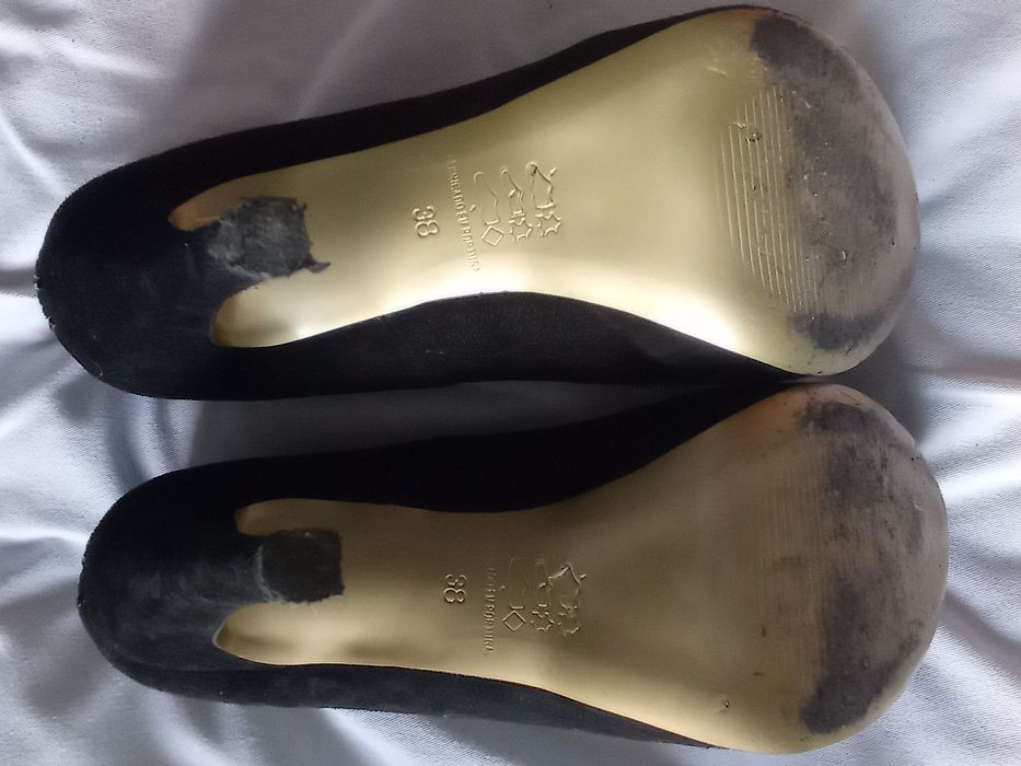 Sapatos de senhora em camurça