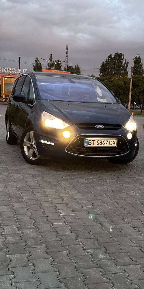 Ford S-Max.