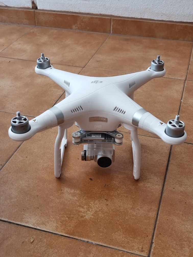 Drone DJI Phantom Advanced completo.