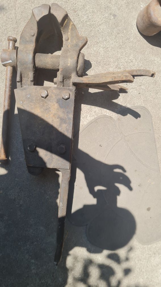 Продам тиски (в наявності є різні)