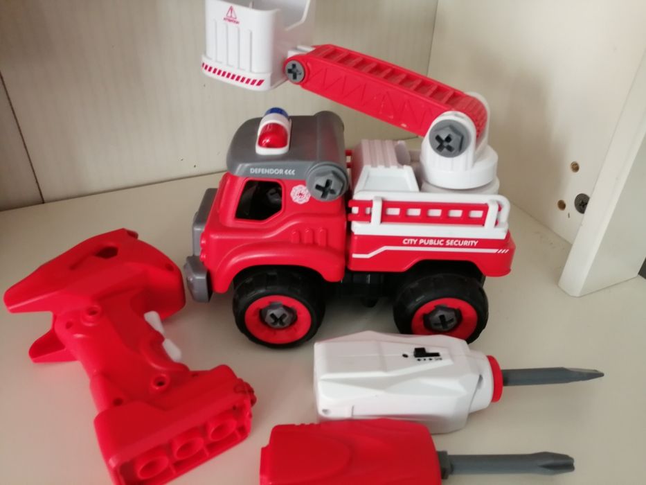 Wóz strażacki rozkrecany