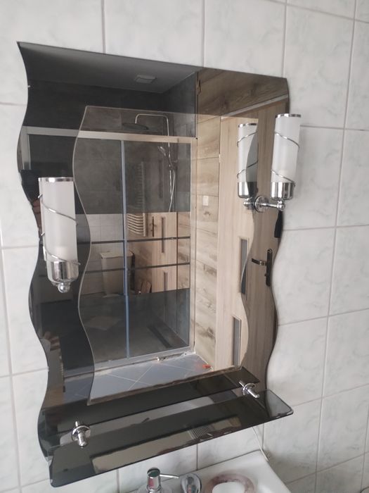 Lustro łazienkowe z oświetleniem
