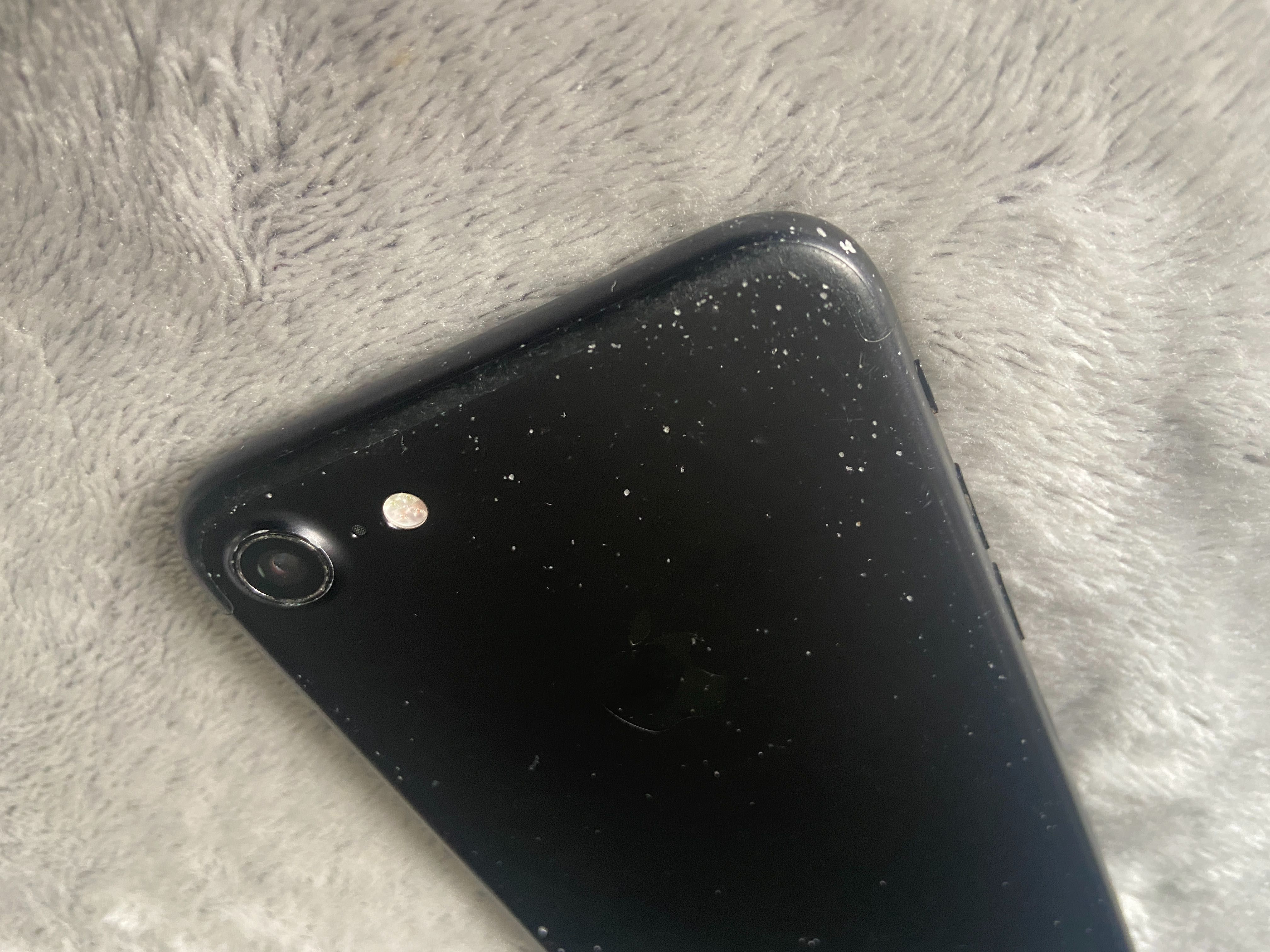 iPhone 7 32 GB Czarny + 4x Etui (w tym oryginalne Apple)
