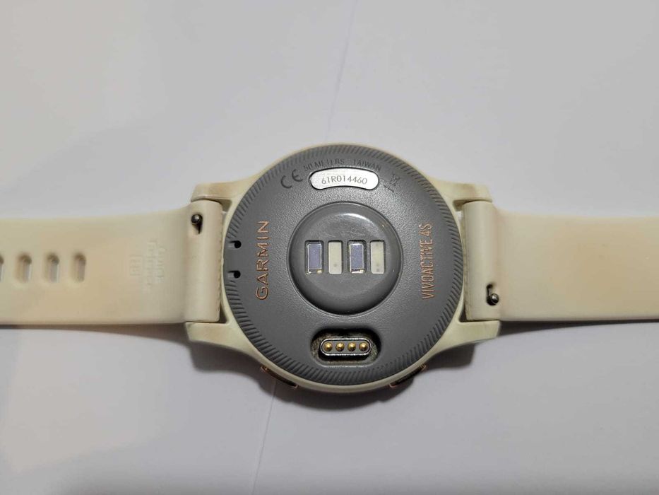Smartwatch Garmin Vivoactive 4S biały