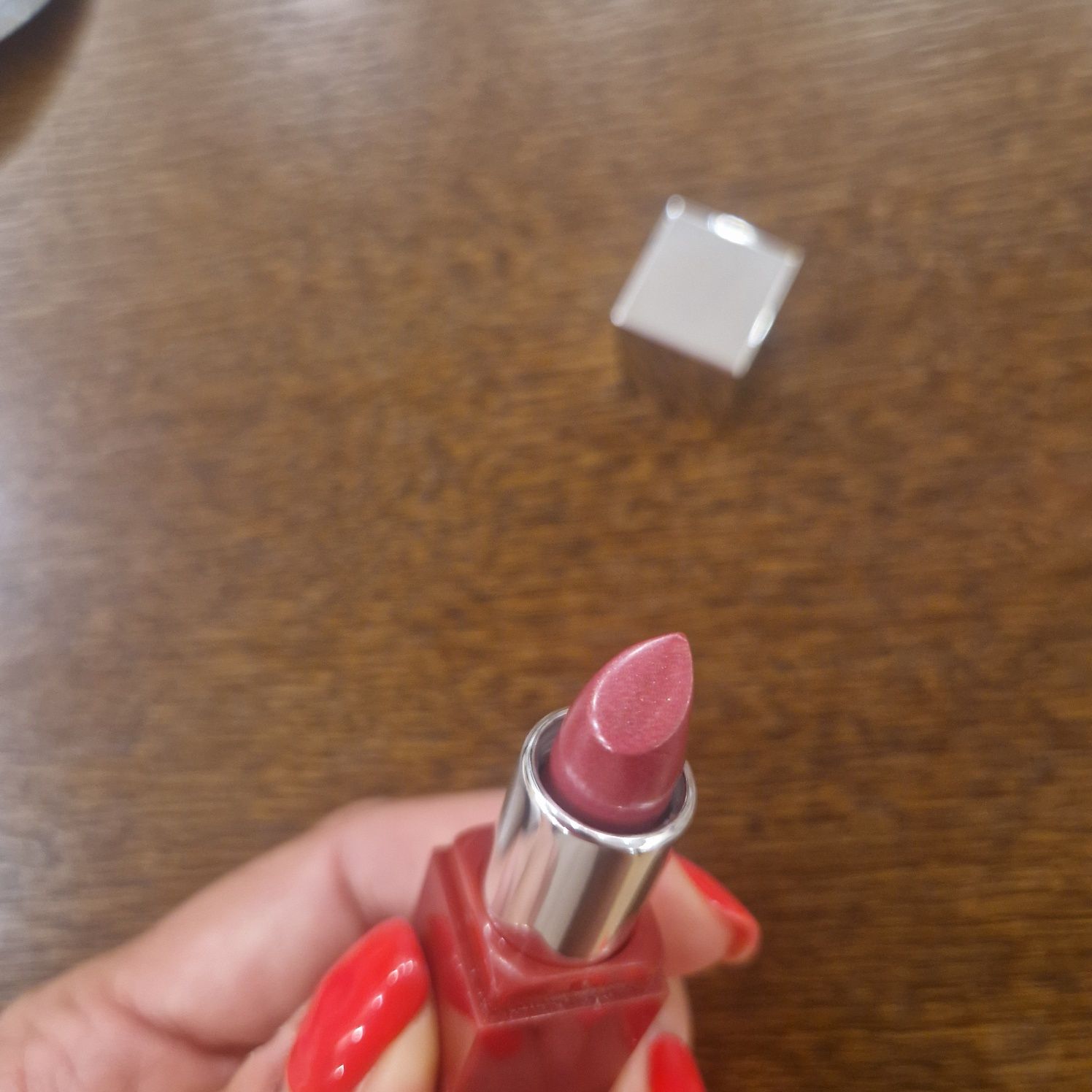 Pomadka Clinique Pop Lip Colour + Primer w kolorze Love Pop
Nowa, nie