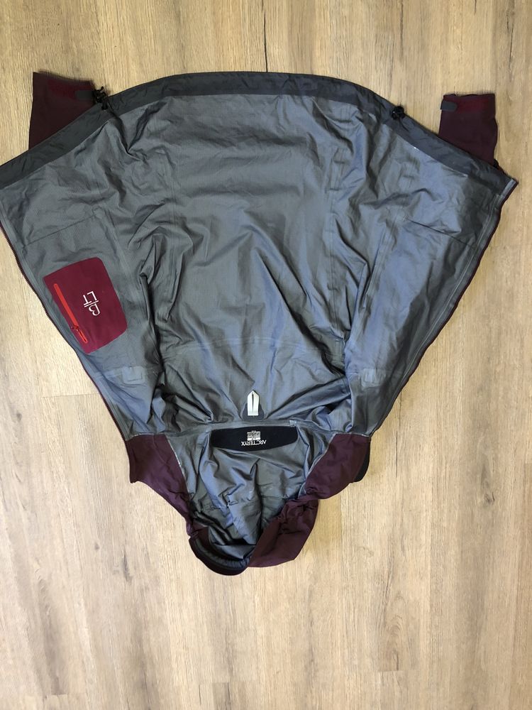Куртка трекінгова Arcteryx