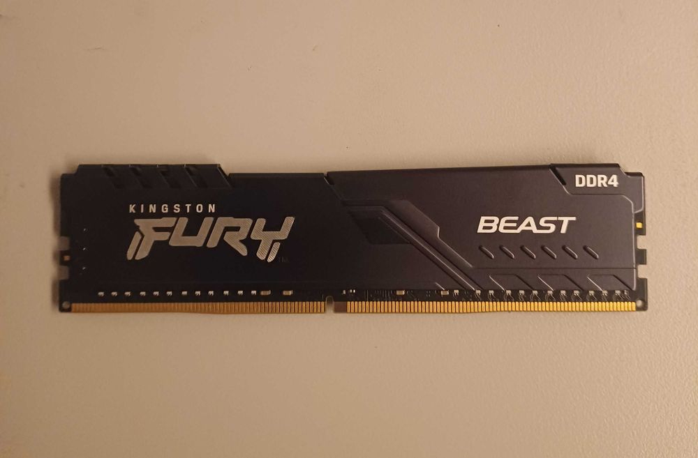 Módulo de RAM Kingston Fury Beast 32GB DDR4 3200MHz – Como Novo