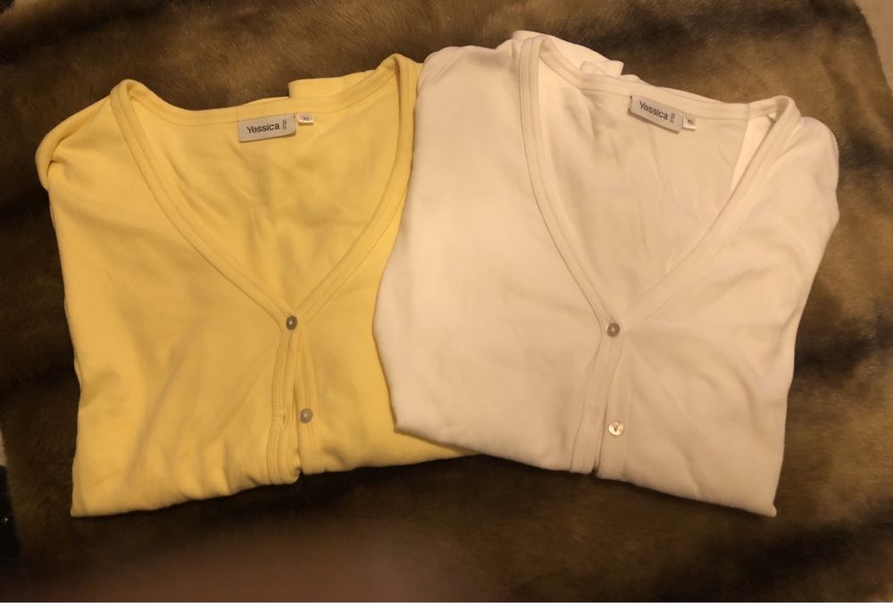2 casacos manga comprida branco outro amarelo