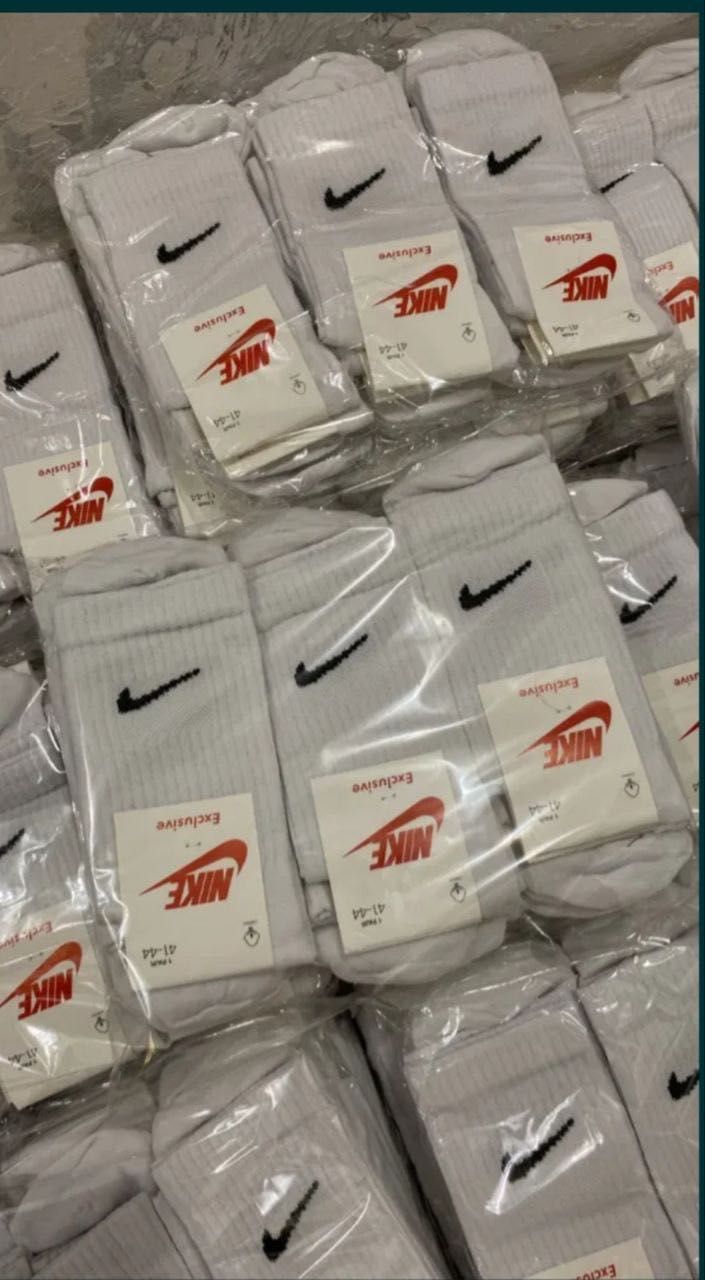 Biale skarpetki Nike 8 zł.